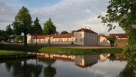 Lustgarten Rheinsberg, Blick über den Graben zum Marstall © SPSG / Leo Seidel FreiRaum-Labor