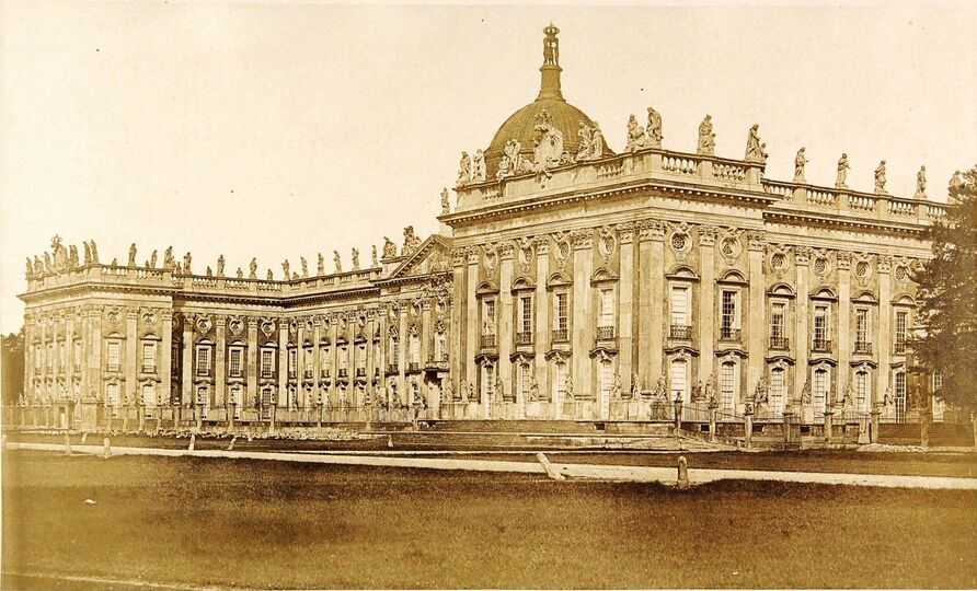 Blick auf das Neue Palais und den Ehrenhof, Salzpapier, Johann Franz Michiels, 1856