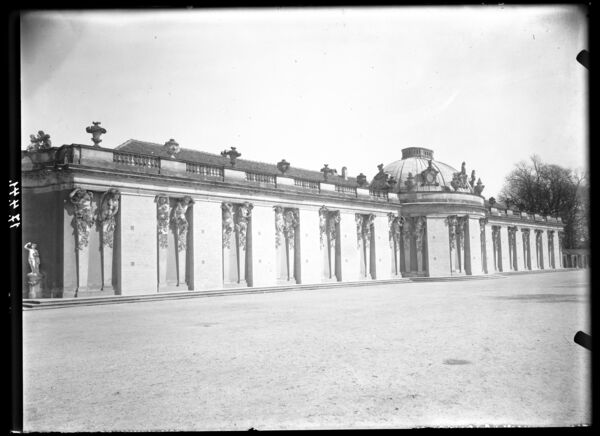 Schloss Sanssouci, Gartenseite, Südseite. Aufnahmedatum: 17.4.1941