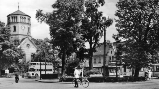 Postkarte: Niederschönhausen: Friedenskirche und Ossietzkyplatz, 1965