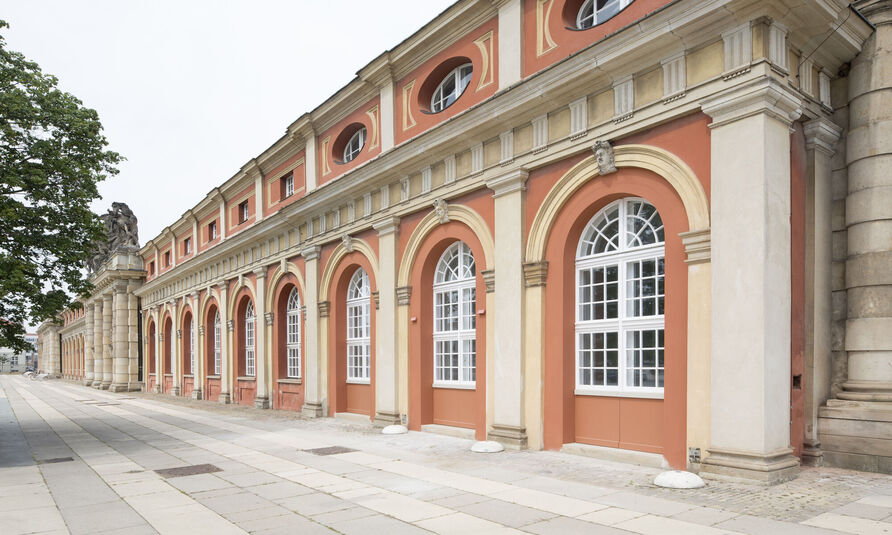 Das 1714 unter Friedrich Wilhelm I. zu einem Marstall für die königlichen Reitpferde umgewandelte Gebäude beherbergt seit 1981 das Filmmuseum
