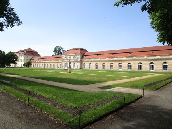 Schlossgarten Charlottenburg, Orangengarten mit Großer Orangerie und Theaterbau