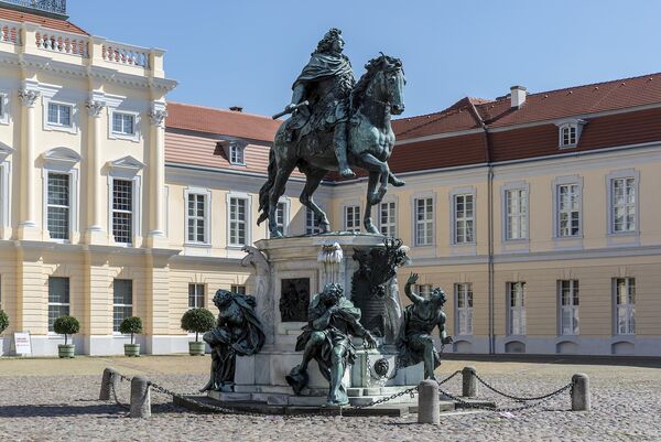 Schloss Charlottenburg, Reiterstandbild des großen Kurfürsten vor dem Schloss