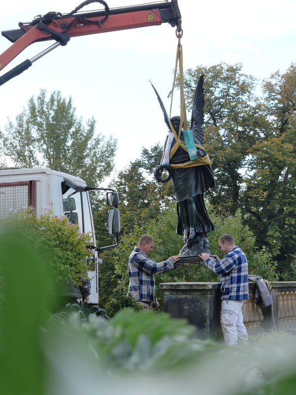 Aufstellung der „Fliegenden Viktoria“