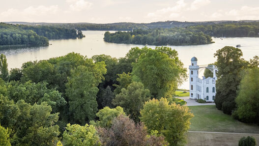 Luftbild Schloss Pfaueninsel, Blickrichtung Westen