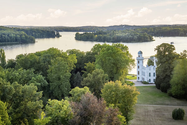 Luftbild Schloss Pfaueninsel, Blickrichtung Westen