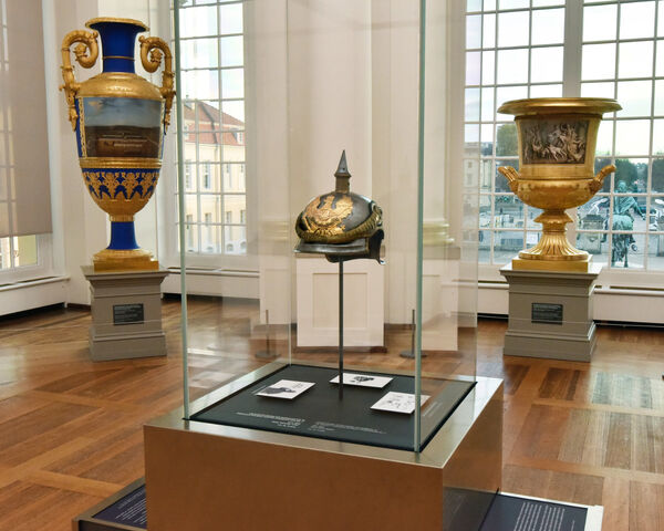 SPSG Charlottenburg AusstellungDynastie DanielLindner DSC4160 galerie