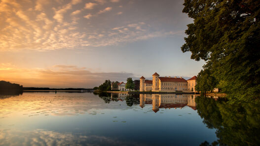 Blick über den Grienericksee auf das Schloss Rheinsberg 