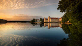 Grienericksee mit Schloss Rheinsberg © SPSG / Leo Seidel Kreativ in Schloss und Park: Farbspiele