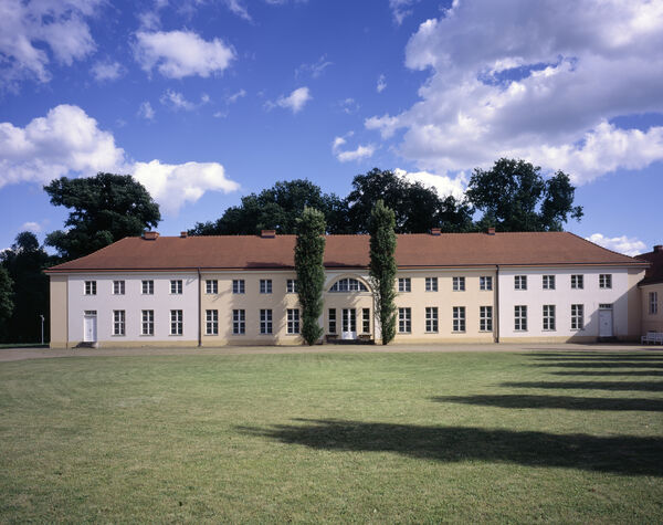 Schloss Paretz, Hoffassade