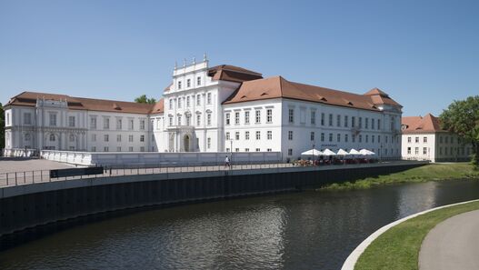 Schloss Oranienburg mit Wasser