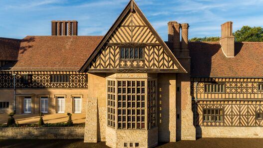 Schloss Cecilienhof, Blick auf die Fassade (auf Höhe des Konferenzsaals), Nordostseite 