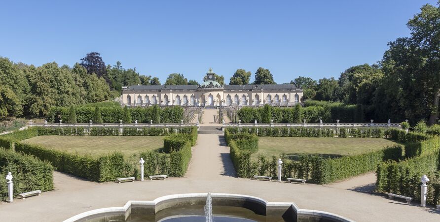 Park Sanssouci, Östlicher Lustgarten, im Hintergrund die Bildergalerie von Sanssouci