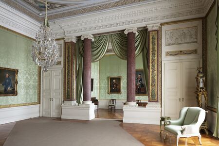 Schloss Sanssouci, Schlaf- und Arbeitszimmer Friedrichs II., Raumansicht vom westlichen Eingang