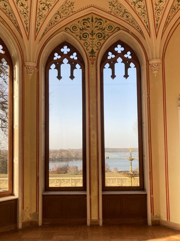 Schloss Babelsberg, Fenster im Teesalon mit Blick auf die Glienicker Brücke