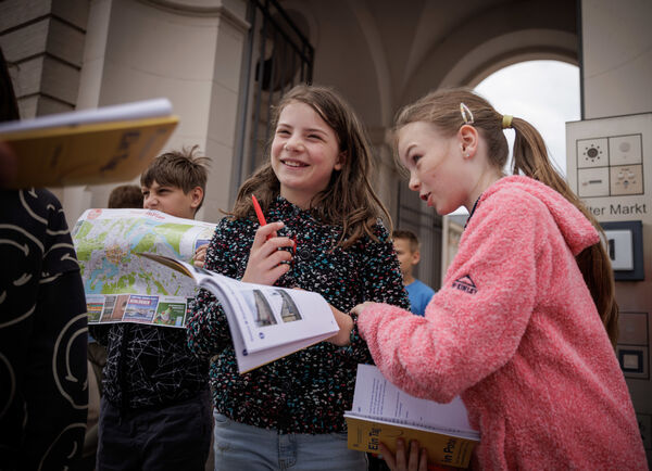 Schulangebot „Ein Tag in Potsdam – Geschichte erleben“ vor dem Brandenburg Museum