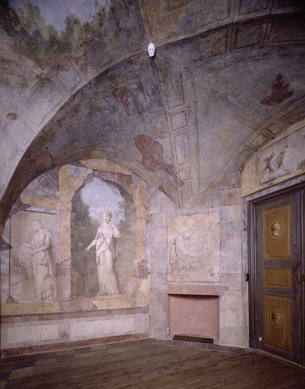 Innenansicht der Gewölbten Kammer mit Deckenmalerei im Schloss Rheinsberg