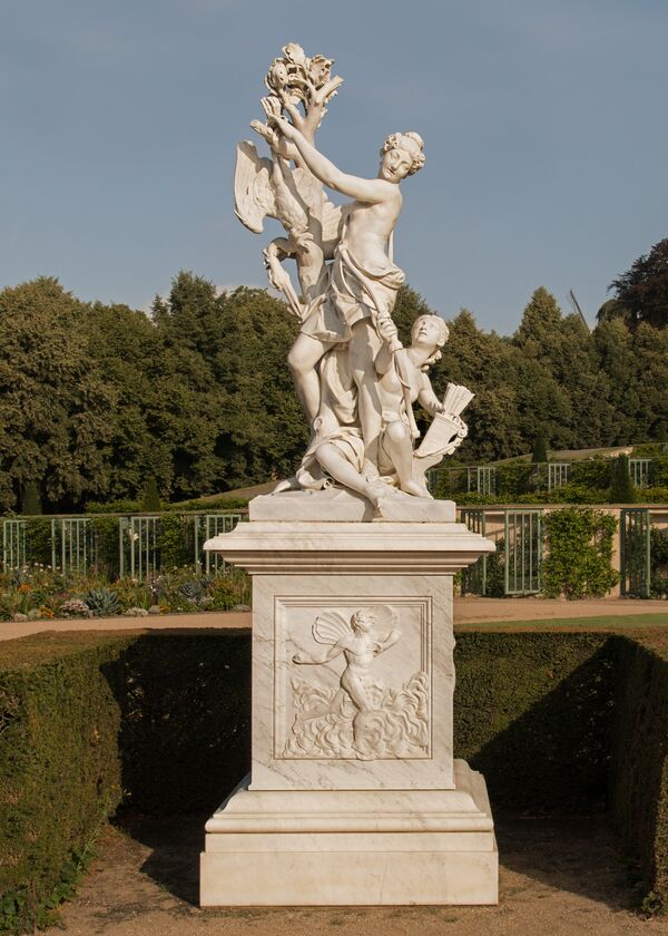 Park Sanssouci in Potsdam: Skulptur „Die Luft“ im Französischen Figurenrondell, von 1749