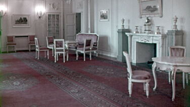 Rot dominiert – Funktion und Ausstattung des Weißen Salons im Schloss Cecilienhof während der Potsdamer Konferenz 1945