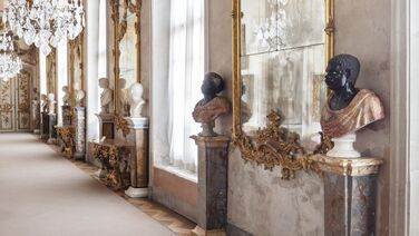 Schloss Sanssouci, Kleine Galerie, Raumansicht von Osten © SPSG / Andreas Lechtape Portrait of a Black Woman Wearing a Turban and Portrait of a Black Man in the Small Gallery at Sanssouci Palace