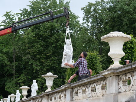 Wiederaufstellung von Puttengruppen im Park Sanssouci