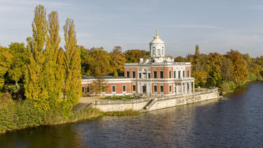 Marmorpalais, Blick auf die Südterrasse und das Schloss © SPSG / Reinhardt & Sommer Marble House