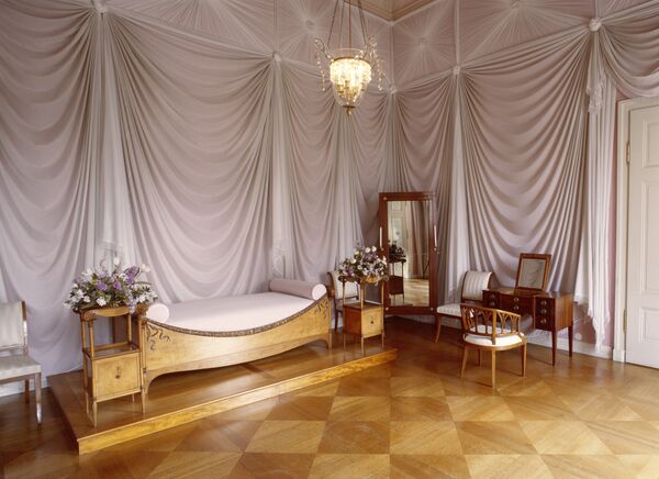 Schlafzimmer der Königin Luise im Neuen Flügel des Schlosses Charlottenburg in Berlin © SPSG / Wolfgang Pfauder Schlafzimmer der Königin Luise im Neuen Flügel des Schlosses Charlottenburg in Berlin