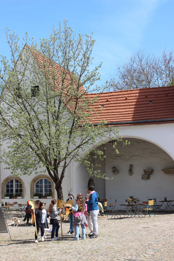 Mit der Gruppe auf dem Schlosshof – Angebot für Schulen im Jagdschloss Grunewald