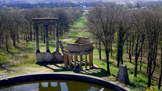 Ruinenberg, Blick in Richtung Schloss Sanssouci und Innenstadt, im Vordergrund das Wasserbecken