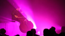 Jaspar Libuda auf der Bühne @ Dirk Bogdanski Jaspar Libuda Kontrabass Solo