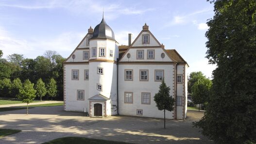 Außenansicht vom Schloss Königswusterhausen mit Treppenturm