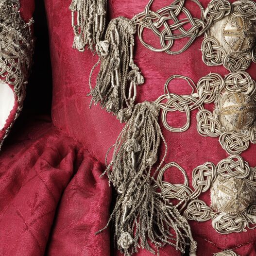 Berlin, Frankreich oder England: Kinderkleid des Prinzen Ludwig Karl Wilhelm von Preußen, Damast, Muster G.98, Detail, um 1718