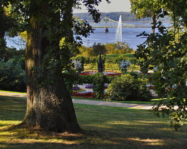 Park Babelsberg, Blick zur Glienicker Brücke