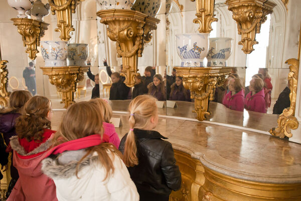 Kindergruppe in den Neuen Kammern