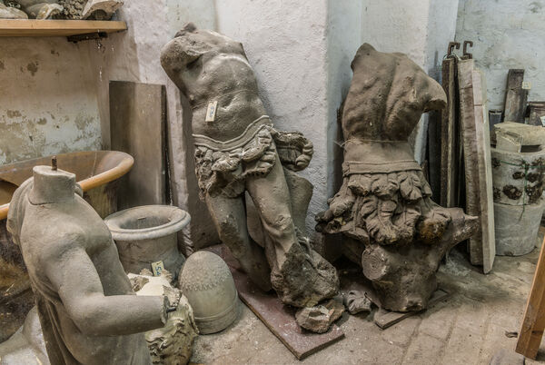 The Artist Emeka Okereke accompanied the restoration of these sculpture fragments with his camera. They will be featured in Okereke's intervention 'Tracing Presence(s) of a place, of a body, of a time.' as part of the exhibition © SPSG / Daniel Lindner The Artist Emeka Okereke accompanied the restoration of these sculpture fragments with his camera. They will be featured in Okereke's intervention 'Tracing Presence(s) of a place, of a body, of a time.' as part of the exhibition