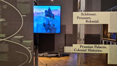 Erster Raum der Ausstellung „Schlösser. Preußen. Kolonial.“ © SPSG Ausstellung „Schlösser. Preußen. Kolonial.“ – Rückblick und Ausblick