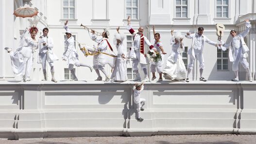 Die Artistokraten vor Schloss Oranienburg