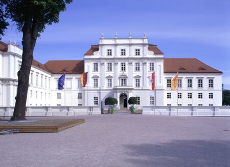 Schloss Oranienburg, Ansicht von Süden vom Schlossplatz