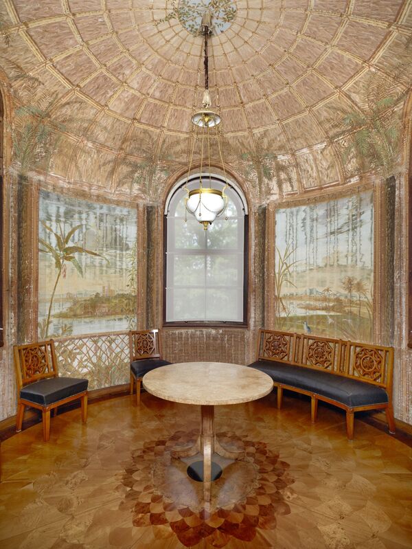 Otaheitisches Kabinett mit Wandmalerei und Kuppeldecke