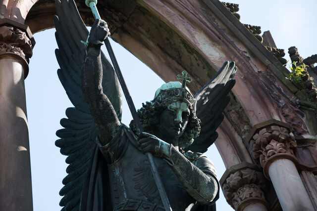 Michaelsdenkmal Im Park Babelsberg vor der Instandsetzung