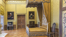 Schloss Charlottenburg, Schlafzimmer mit Paradebett © SPSG / Hans Christian Krass Politische Zeremonien und politisches Protokoll früher und heute