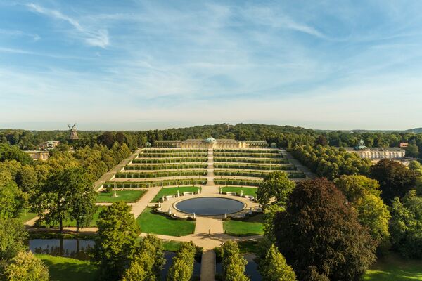 Vue aérienne du parc de Sanssouci avec vue sur la grande fontaine et les terrasses du château de Sanssouci