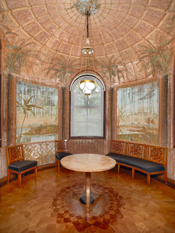 View into the Otaheitisches Kabinett (Tahitian Chamber) at Peacock Island House, painted interior by Peter Ludwig Lütke and Peter Ludwig Burnat, 1794‒95