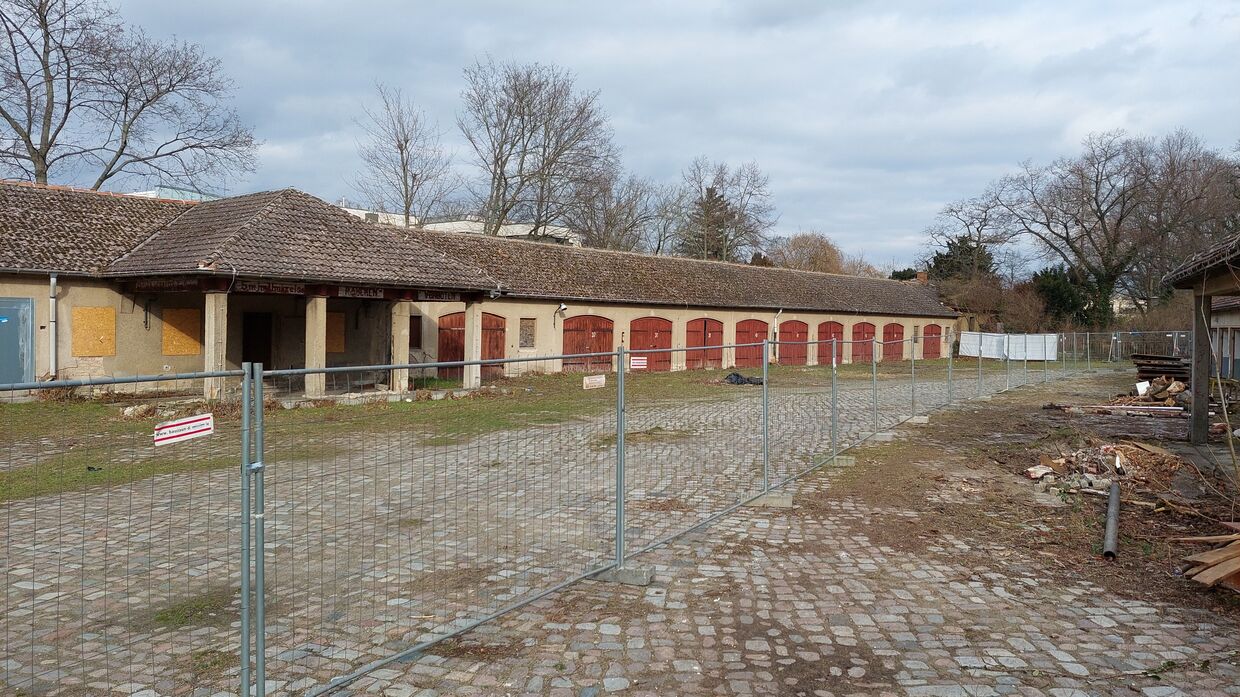 Die Nordgaragen im Schlosspark Schönhausen werden zum Besucherzentrum umgebaut