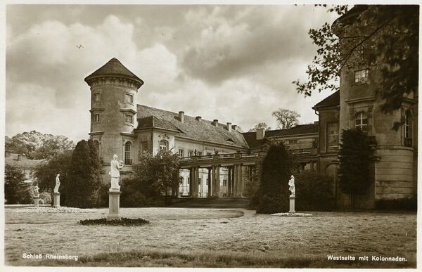 Schloss Rheinsberg, Ansicht der Seeseite, 1930er Jahre, Bildpostkarte, Verlag Rudolf Lambeck, Berlin