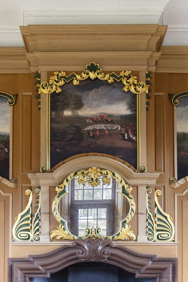 Blick auf das Lisiewski-Gemälde einer Jagdszene im Jagdschloss Stern 