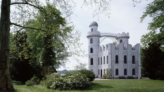 Schloss auf der Pfaueninsel, Blick von der Parkseite