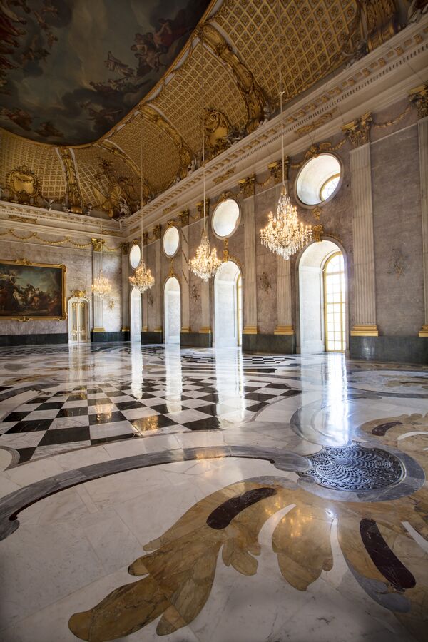 Raumansicht des Marmorsaals des Neuen Palais im Park Sanssouci Potsdam