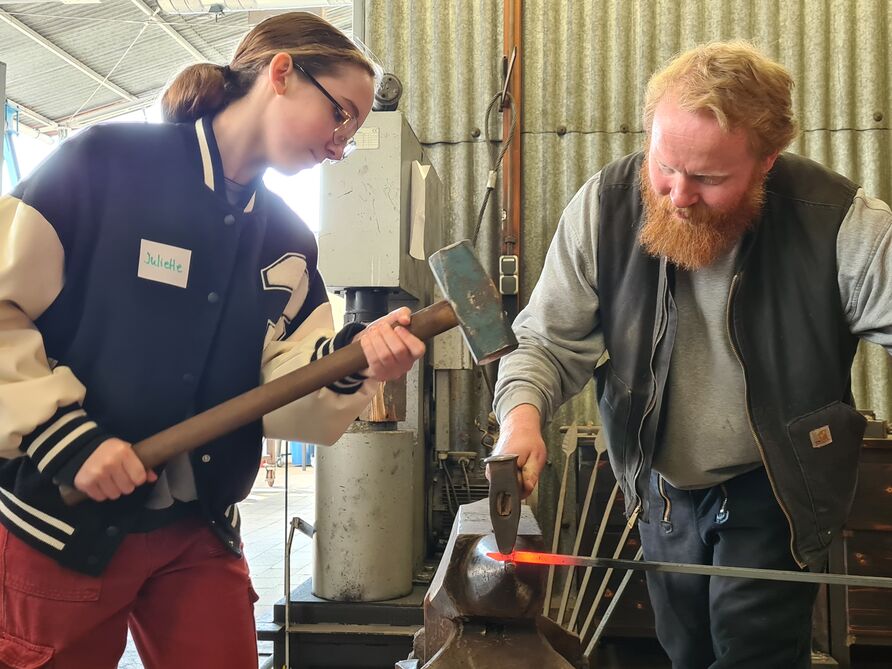 Zukunftstag in der SPSG – Juliette, Metallmeister Martin Richert