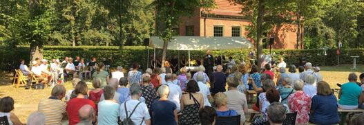 Gottesdienst am Jagdschloss Stern